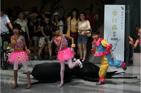 頭城人文國小小朋友跳屁屁舞