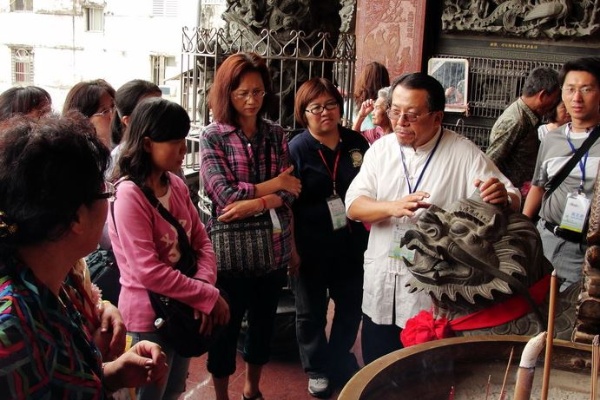 原來這世界上還有「獬豸」這種連告訴你怎麼寫都還不知道怎麼寫的動物！三剛鐵工廠文物館的廖大慶館長正在向大家介紹獬豸