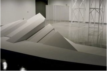 尚未鋪設光柵板前的建築草模