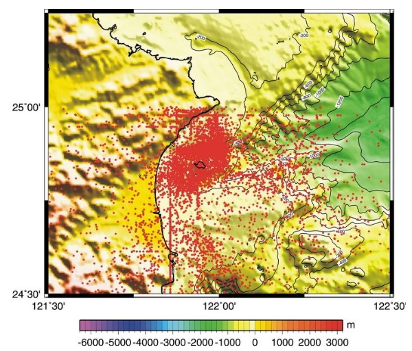 圖11 2007/06/23至2009/03/23龜山島微震站所測得的微震分佈。 （微震資料由中央研究院地球科學研究所林正洪研究員提供）