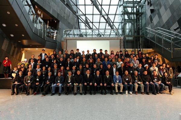 一百多位曾參與宜蘭建築規劃與建造的人員，齊聚一堂，回顧宜蘭建築的成果