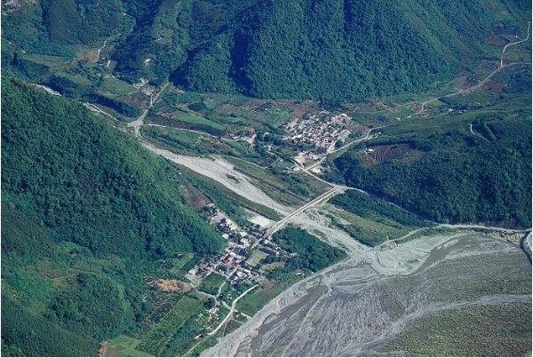 9.蘭陽溪畔線水村上下部落空照。