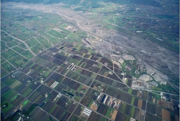13.蘭陽溪靠山段三星鄉河岸採砂場區。