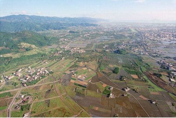 大湖溪：宜蘭河最南側的支流。部分發源於雪山山脈與平原交接之山麓地帶。