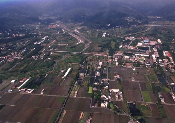 大礁溪與小礁溪在員山鄉蘭城橋附近合流，並在新城附近注入宜蘭河主流。