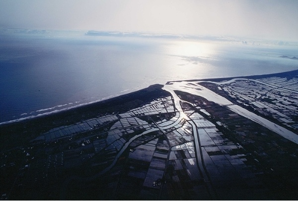 宜蘭河在壯圍鄉東港村附近會合美福大排後，注入蘭陽溪。