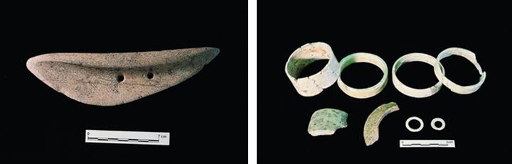 左：石刀 / 右：玉器