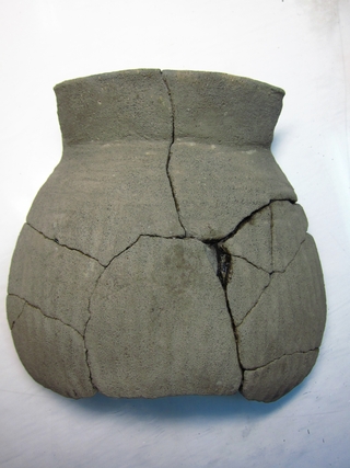 靜玉姐說：「讓我可以一直做到現在的原因就是可以組合，我喜歡組合，把碎片組成一個陶罐，非常有成就感…」