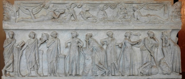 九位繆斯女神浮雕，現存於羅浮宮（資料來源：Albani Collection, then Musei Capitolini; seized by Napoleon Bonaparte; exchanged in 1815.）