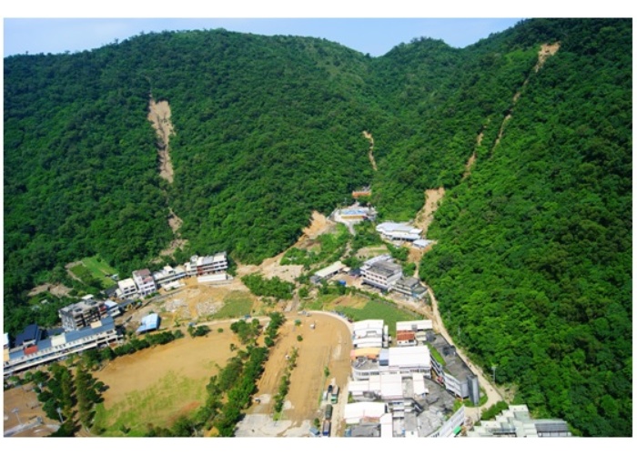 2010年梅姬颱風帶來豪雨，引起蘇澳地區土石流及淹水災情照片。水保局提供