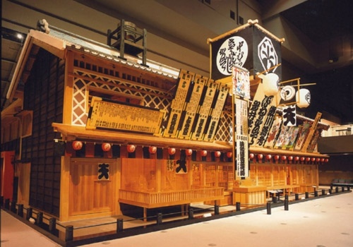 圖2：常設展中的「中村座劇場」常有傳統樂器、傳統戲劇演出