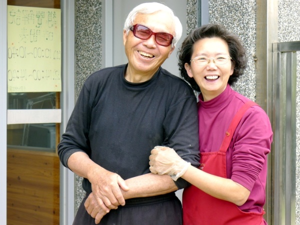 明白了這對夫妻的生命故事，才算真正認識千里光