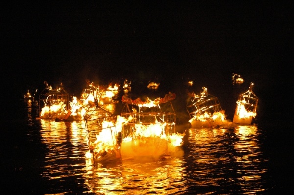 竹安河口之水燈美景