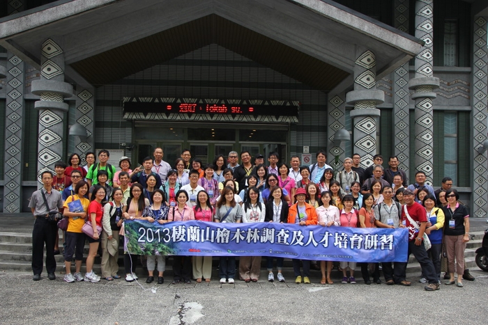 全體學員參觀泰雅生活館認識泰雅文化