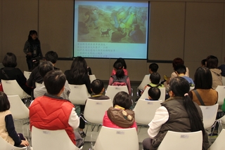 1月6日當天特別邀請繪本畫家來為大家說故事