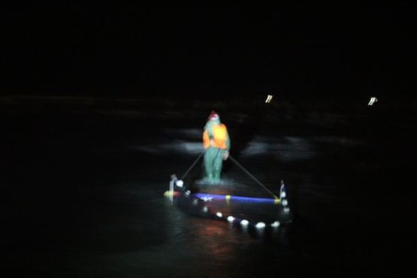 「單兵作戰」的兼差漁夫，來碰碰運氣