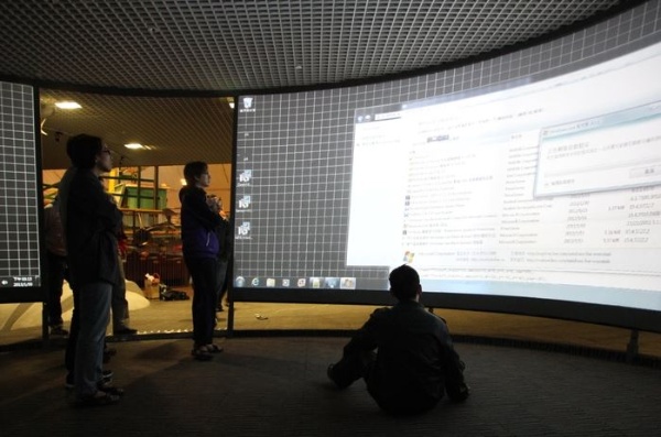 館方與台科大團隊討論軟體修改方向