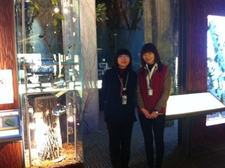 謝謝蘭博哥哥、姐姐們的照顧，學到好多！陳映汝與解說姐姐像姐妹！（蔡幼芬 攝）