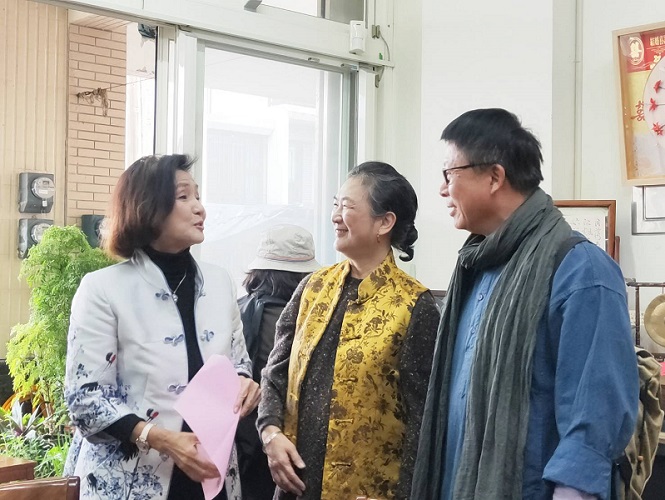 林姿妙縣長親臨陳惠美老師工作室以表祝賀之情