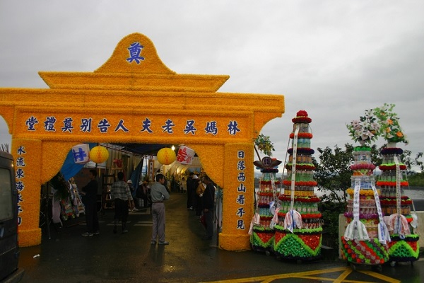 罐頭塔。