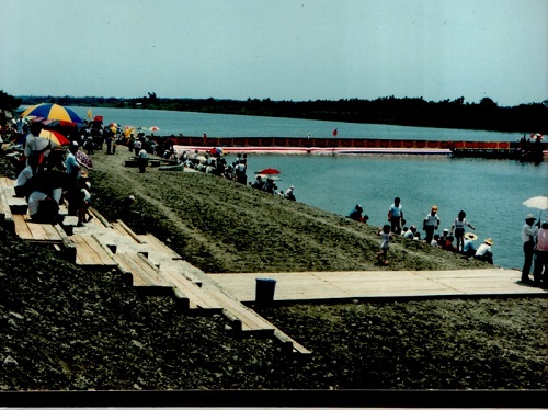 青龍岸邊民眾觀賞比賽情形（圖片來源：象設計集團提供）