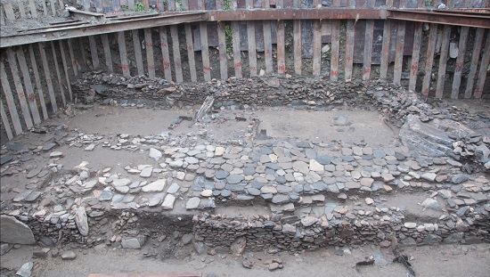 漢本遺址見有鋪石面前埕之家域空間