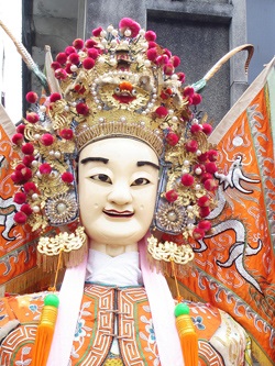 圖十一：此尊大爵子造型相當優美，以頭部雕刻來說，尺寸較小，五官深刻立體。