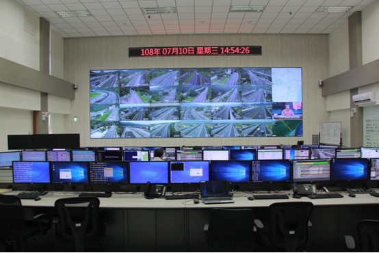 坪林交通控制中心控制室，2019年攝。高速公路局北區養護工程分局坪林交通控制中心提供