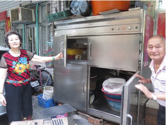 春成退休後自行研製冷凍庫