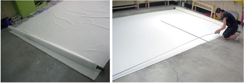 左圖：訂購整一卷畫布，約寬300cm，長900cm。 / 右圖：先以卷尺丈量畫面所需的尺寸