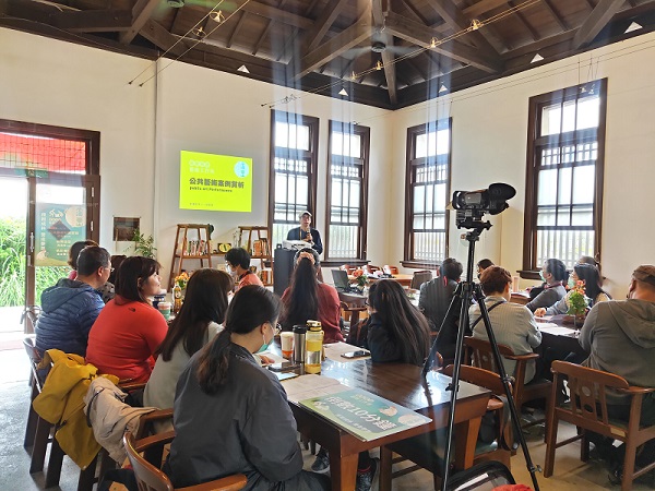 計畫主持人邱憲章老師分享公共藝術創作案例