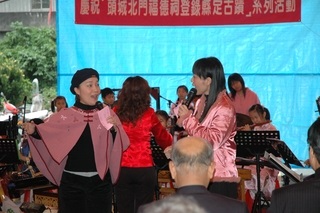 在福德祠再次獲指定為古蹟的慶祝活動中，地方人士特別編作了福德頌，邀請縣立蘭陽歌仔戲團當家小生花旦，在當地中小學生國樂團伴奏下，帶領民眾齊唱歌仔戲調福德頌。
