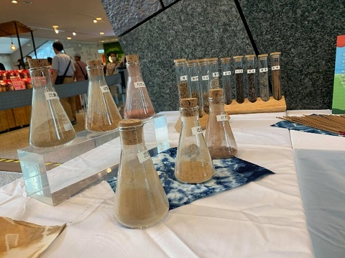 己文堂展示的聞香瓶
