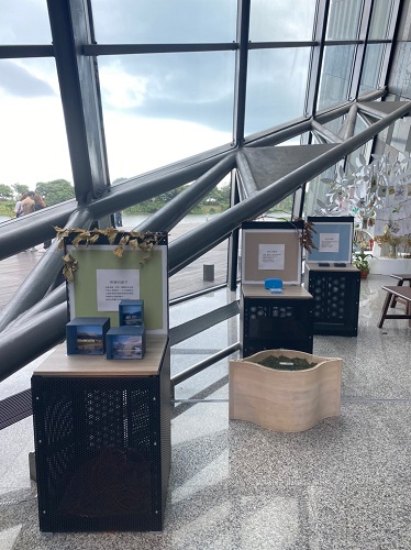 展示運用3種不同的感官手法讓人貼近真實的大自然，綠色的埤塘輝映水田光影、褐色的溝渠響奏潺潺流水、藍色的海洋豐沛了植物的多樣性。
