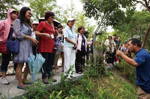 聆聽徐志雄場長介紹環境
