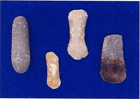 考古發掘出屬於噶瑪蘭族使用的石器。