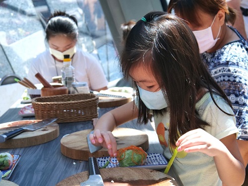 安步良食誠食料理製作所教導手作夏日生態野餐盒，吃得安心又健康。