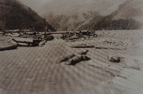 1924(大正13)年以前，太平山木材會藉由蘭陽溪，以「管流運材」方式，順流至宜蘭員山貯木池。行政院農業委員會林務局羅東林區管理處提供