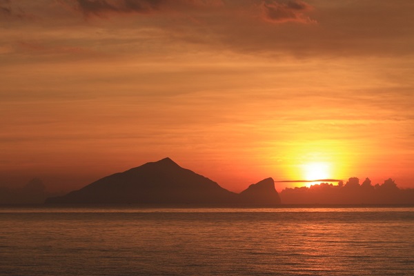 孤懸海外的龜山島是宜蘭特有地景。（攝影：楊景秀老師）