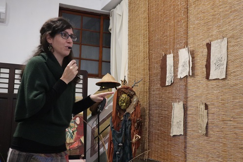 來自阿根廷定居頭城的明蓮花老師分享其用頭城構樹創作樹布的作品介紹