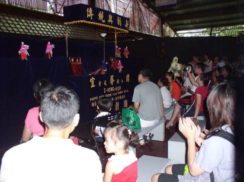 轉碗小單元的表演，總能吸引住眾人的目光。