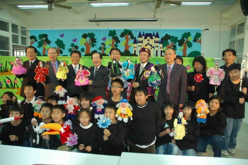 回首前塵，我們邀請鍾任壁大師、鍾任樑老師、康豐裕校長及林機勝校長一起見證全國第一的榮耀，也衷心感恩。