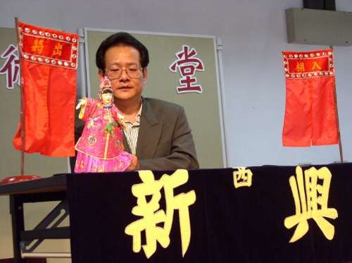 推展創意偶戲第一把交椅的鍾任樑老師