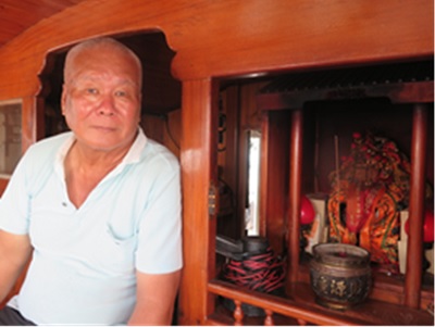 神、海、人共濟的情境鏡頭