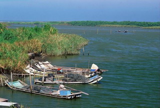 058期主視覺-流經平原的宜蘭河沿著流域，形成無數的聚落