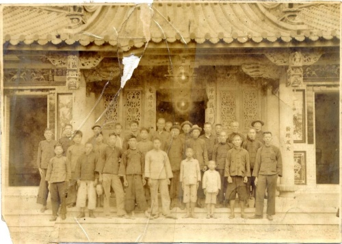 舊時宜蘭城以工藝成就最為精采－林挵獅工班竣工合影