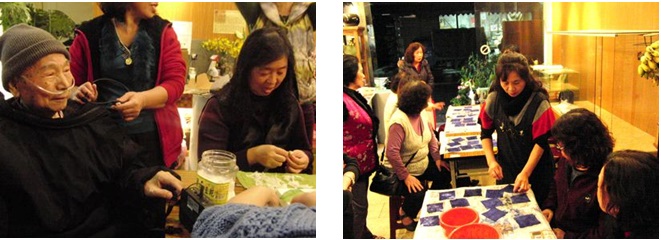 左圖：臨終前的黃德河為了蓪草紙花藝的傳承，抱病現身教學。 /  右圖：正在「花玉號」進行的蓪草紙花傳習課程。