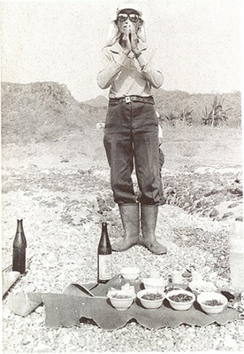 1994年7月台東縣長濱鄉樟原大峰峰部落的海祭。過去每年從初春到仲夏的這段捕魚季節，花東地區的噶瑪蘭族都會舉行海祭。不過近三、四十年來，海祭的儀式出現不少變化，除了融入不少阿美族的儀式，也有的採漢式牲禮祭拜，更有的在儀式末了加入天主教的祈禱。