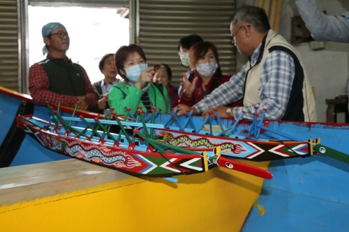 淇武蘭龍舟與洲仔尾龍舟不同之處。