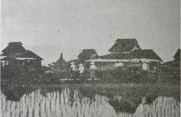 煙草耕作移民農家 (照片來源：台灣と海外社編，1937，《台灣專賣事業年鑑人物編》，編者)